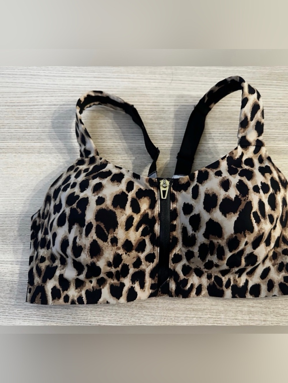 Victoria's Secret Knockout Exercise Sports Bra Leopard Print 34D/ D75 NWT
